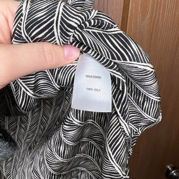 Women's Pendleton 100% Silk S Flowy Sleeveless Blouse Black and White Pattern - Picture 5 of 5